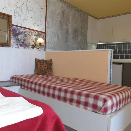 Art Deco And Next To Each Other For 7 People * Hersonissos (Crete)